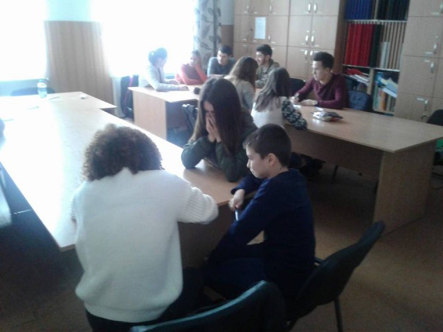 Tinerii din Cogealac, voluntari în comunitatea lor, la îndemnul Mare Nostrum