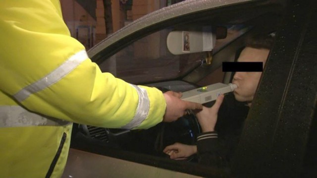 Doi şoferi au rămas pietoni şi s-au ales cu dosare penale!