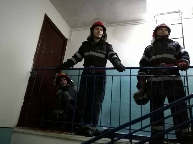 PERICOL ÎN TOMIS NORD: un copil încuiat în casă risca să cadă de la etaj! Iată cum s-a încheiat intervenţia autorităţilor! VIDEO