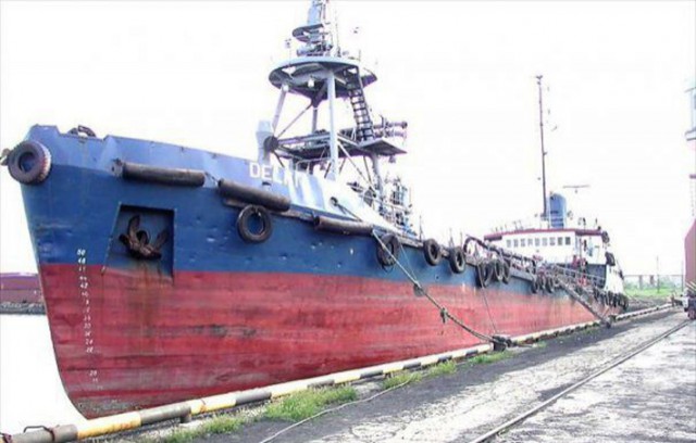 Pericol de poluare în Portul Constanţa! O navă cu produse petroliere, SALVATĂ de la scufundare