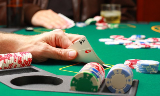 Jocurile de noroc şi alte activităţi recreative au contribuit la creşterea cu 15,5% a volumului afacerilor din servicii