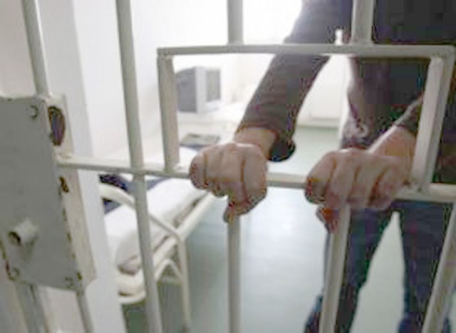 Constănţeanul care l-a jefuit pe senatorul Moga, condamnat din nou; până şi poliţiştii s-au săturat de figura lui