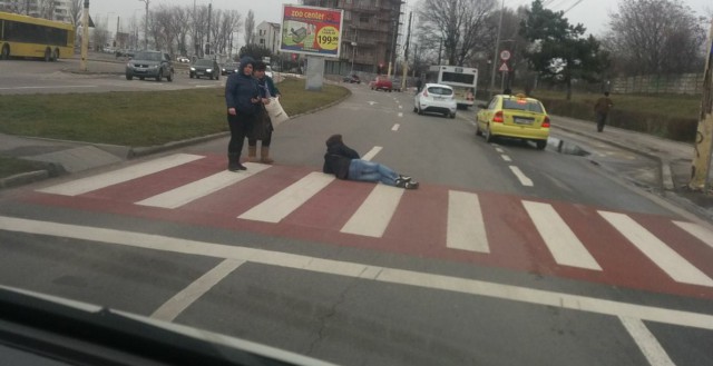 Femeie lovită pe trecerea pentru pietoni, la Constanța! Șoferul vinovat a FUGIT!