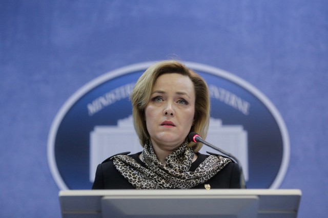 Carmen Dan: Informaţiile privind scăderea salariilor poliţiştilor nu sunt reale
