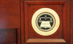 O sintagmă din Legea privind salarizarea personalului plătit din fonduri publice, neconstituțională