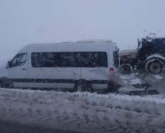 Microbuz de pasageri, implicat într-un accident, la Ciocârlia