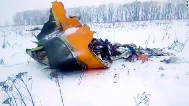 TRAGEDIE AVIATICĂ în apropiere de Moscova! Un avion cu 71 de persoane la bord S-A PRĂBUŞIT! VIDEO
