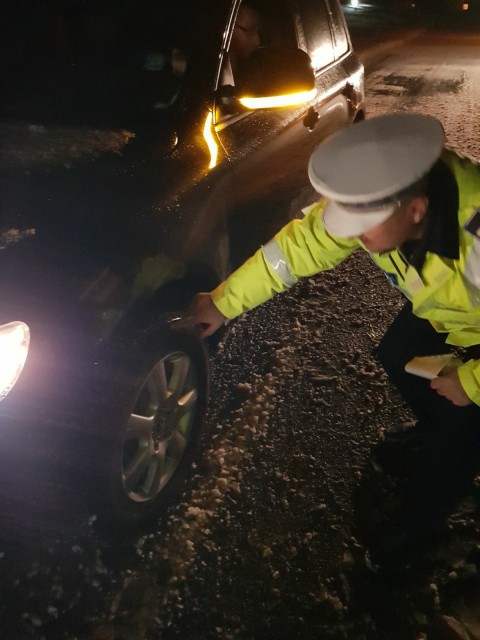 RAZII în Constanța: polițiștii rutieri controlează cauciurile de iarnă! Au curs amenzile