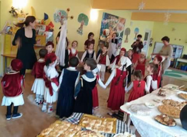 Tradiţia nu trebuie uitată! - HARAHASCA la Grădiniţa „AMICII”