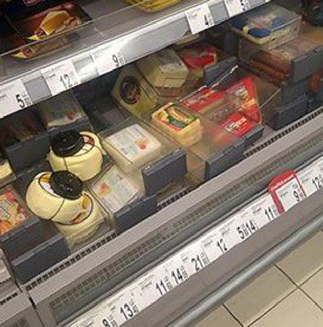 Prinşi în timp ce furau din două centre comerciale