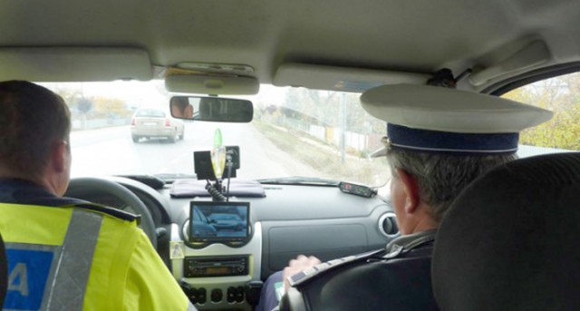 Polițiștii nu vor mai putea folosi radarul din mașini neinscripționate