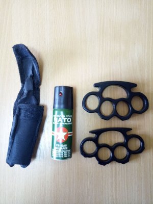 Doi constănțeni prinși fără bilet, dar burdușiți cu spray irirant și boxuri metalice