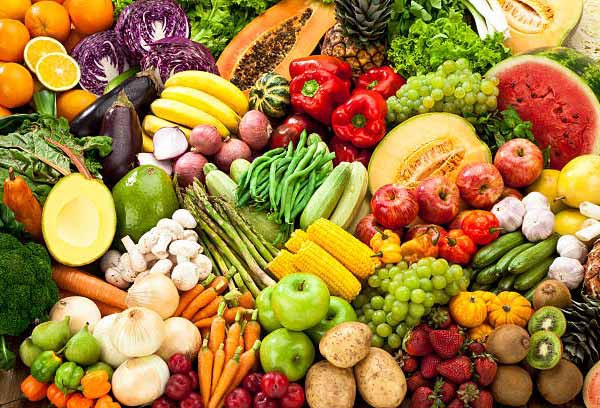Fructele şi legumele, pe locurile 4 şi 5 în topul produselor vândute în retailul modern din România