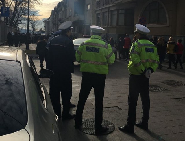 Polițiștii de la Locală și jandarmii, în ”vizită” pe la terase și restaurante: CE AU DESCOPERIT