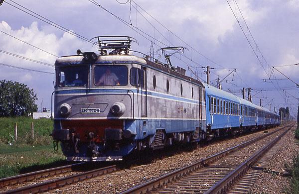 Trenurile către cele mai solicitate destinaţii, suplimentate cu vagoane în perioada 27 aprilie - 2 mai