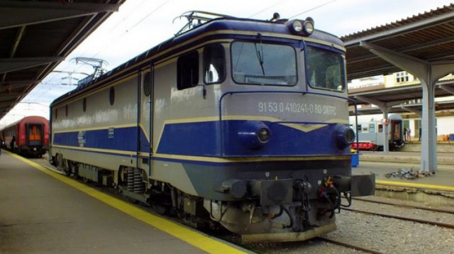 CFR anulează zeci de trenuri. Şeful companiei anunţă înlocuirea lor cu taxiuri şi microbuze