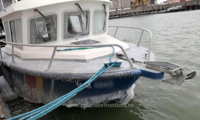 Opt persoane izolate în Insula Mare a Brăilei, sprijinite de poliţiştii de frontieră