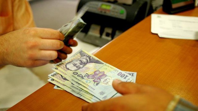 Restanţele la creditele în lei, în creştere cu 2,55%, iar la cele în valută cu 0,11%, în ianuarie
