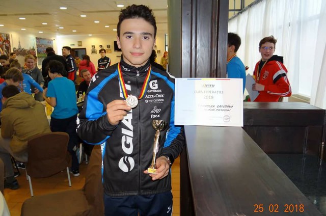 FACE CINSTE CONSTANȚEI! Un sportiv de 17 ani de la Liceul cu Program Sportiv „Nicolae Rotaru”, medaliat cu aur la triatlon!