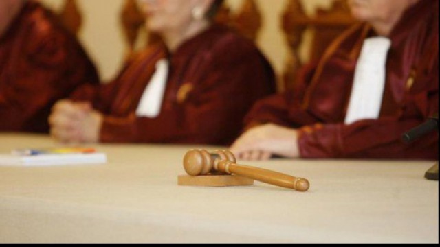 CCR i-a dat dreptate lui Klaus Iohannis. Aleşii nu pot face afaceri