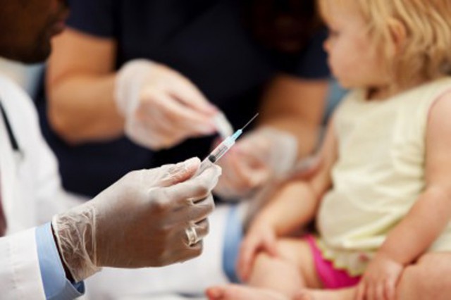Supărarea părinţilor din Constanţa: vaccinurile opţionale, scumpe şi greu de găsit!
