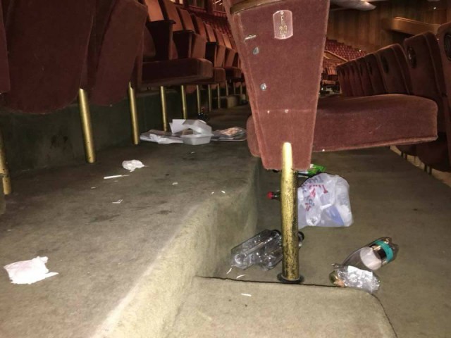IMAGINI DEZOLANTE! Sala Palatului arată precum o COCINĂ după Congresul PSD