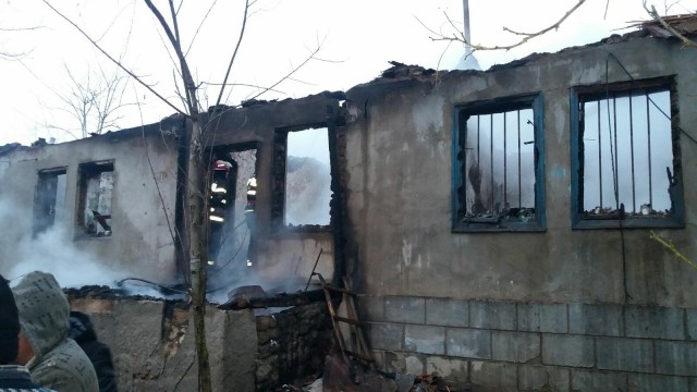 A ars o casă în Dobromir: un bărbat a fost găsit CARBONIZAT! VIDEO