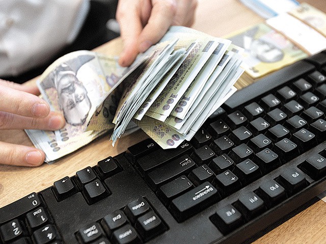 ROBOR la trei luni a scăzut la 2,03%