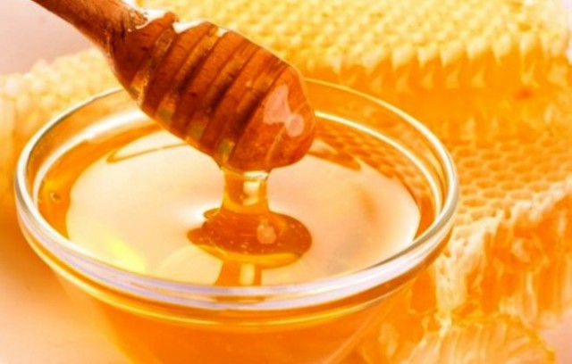 Avem probleme cu vânzarea mierii; nu mai găseşti un borcan de miere românească curată în supermarketuri