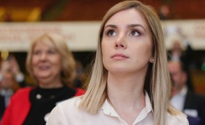 Liviu Dragnea, însoțit de iubită la Congresul PSD. A stat în primul rând, între Dăncilă și Firea!
