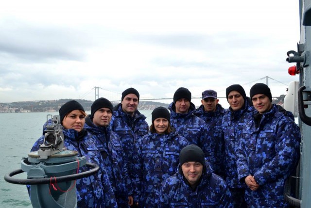 Dragorul maritim „Lt. Dimitrie Nicolescu” reprezintă Forțele Navale Române la un exercițiu din Grecia