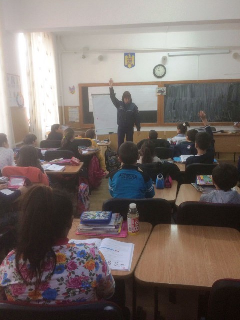 Polițiștii, în vizită la unitățile școlare din Constanța