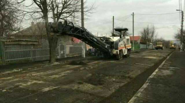 Se asfaltează în Cernavodă: pe o stradă nu s-a intervenit de peste 70 de ani!