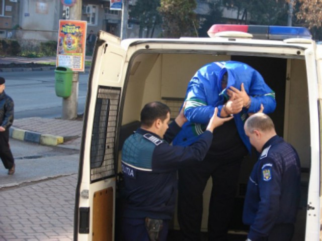 Un AGENT de POLIȚIE din București, VICTIMA INDIVIDULUI care 'ATACĂ' NUMAI TURIȘTI, la Constanța!