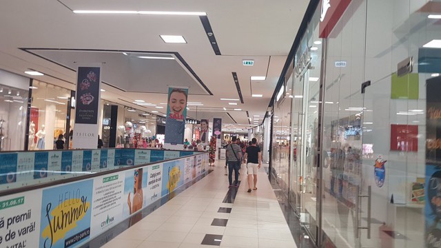 Minor prins în timp ce fura din City Park Mall