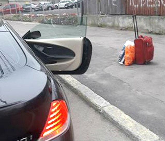 REMARCABIL: Un constănţean a găsit mai multe bagaje într-o staţie şi le-a dus la Poliţie