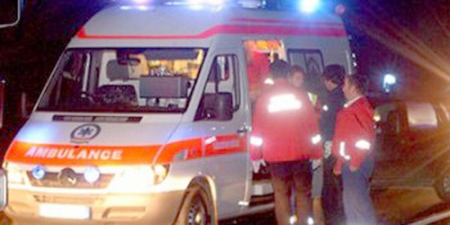 SCANDAL în fața Liceului „Lazăr Edeleanu” Năvodari. Bărbat lăsat într-o baltă de sânge!