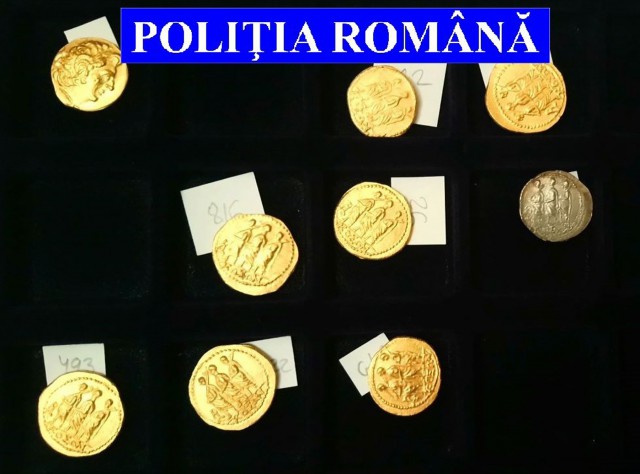 Percheziţii la Constanţa: sute de monede antice ridicate de anchetatori