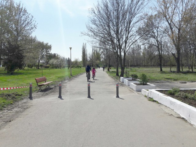 A vrut să scape de câine în Parcul Tăbăcărie, dar a fost amendat de polițiștii locali