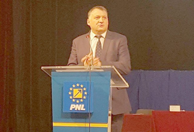 Huţucă: Poliția Română nu este capabilă să își găsească violatorii care se ascund în rândurile ei, dar se ocupă să hărţuiască cetăţeni care critică PSD