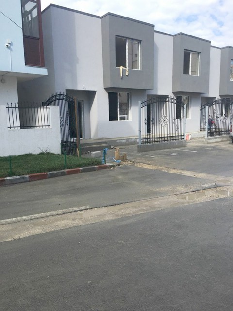 Constructorul unui bloc nou în Năvodari a lăsat o stradă fără locuri de parcare! Ce le transmite primarul locatarilor