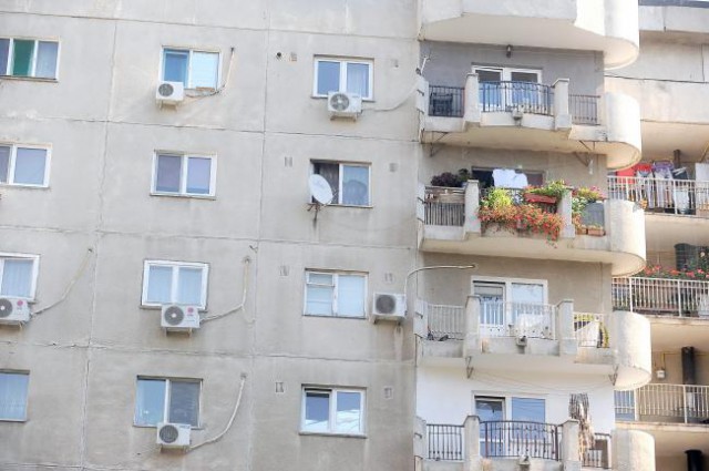 Cei mai mulţi români care vor să cumpere în următoarele 12 luni o locuinţă caută un apartament în bloc