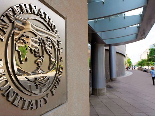 FMI recomandă României o combinaţie între consolidarea fiscală şi înăsprirea politicii monetare; creşterea PIB - 5% în 2018