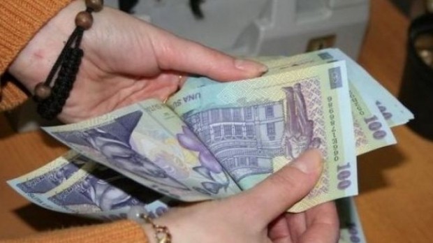 PRIME DE PAŞTE pentru angajaţii din România. Se dau bonusuri în bani, tichete valorice, coșuri cu mâncare sau vacanţe