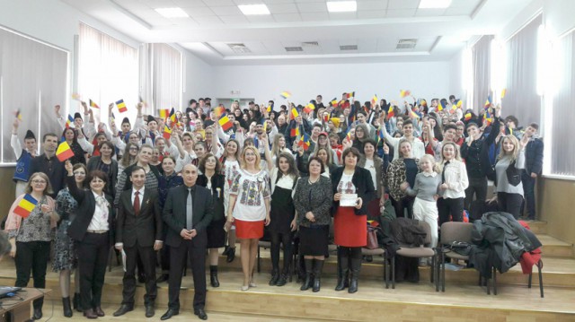 Elevii şi profesorii basarabeni stabiliţi în Constanţa, invitați de seamă la „Mândria de a fi român, de o parte şi alta a Prutului”