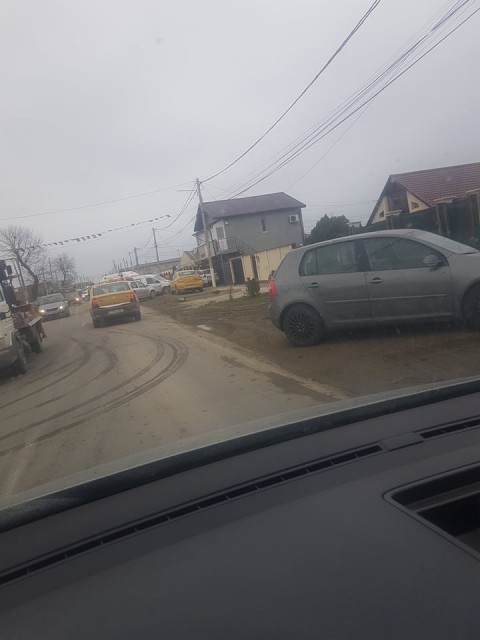 AMBULANŢĂ implicată într-un accident rutier: două victime! VIDEO