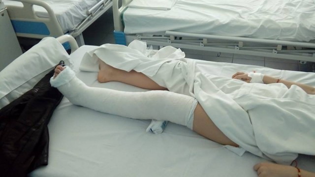Strigăt de ajutor pentru o copilă din Năvodari: este nevoie de un cărucior cu rotile