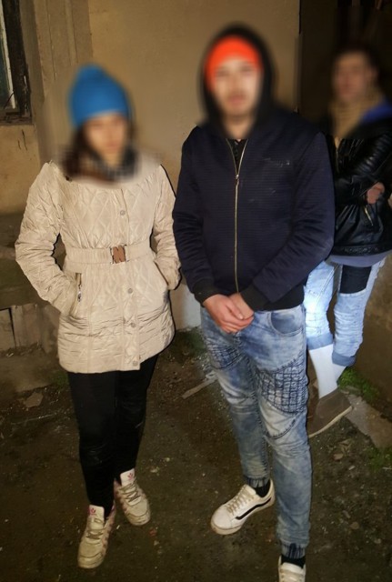 Patru tineri au încercat să spargă o casă din Piaţa Ovidiu