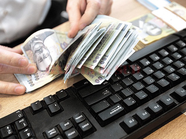 Restanţele la creditele în lei, în creştere cu 1,66%, iar cele în valută în scădere 3,68%, în februarie