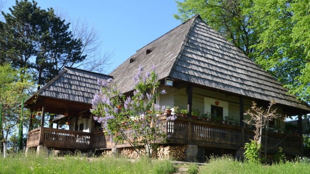 Românii sunt dispuşi să cheltuiască între 300 şi 600 lei de persoană pentru o mini-vacanţă de Paşte
